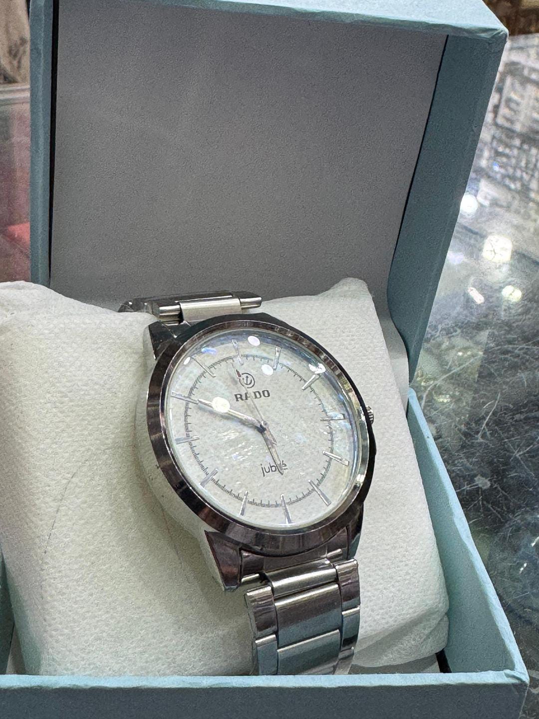 Mens silver chain strap quartz watch -1 pc chronograph and water resistant